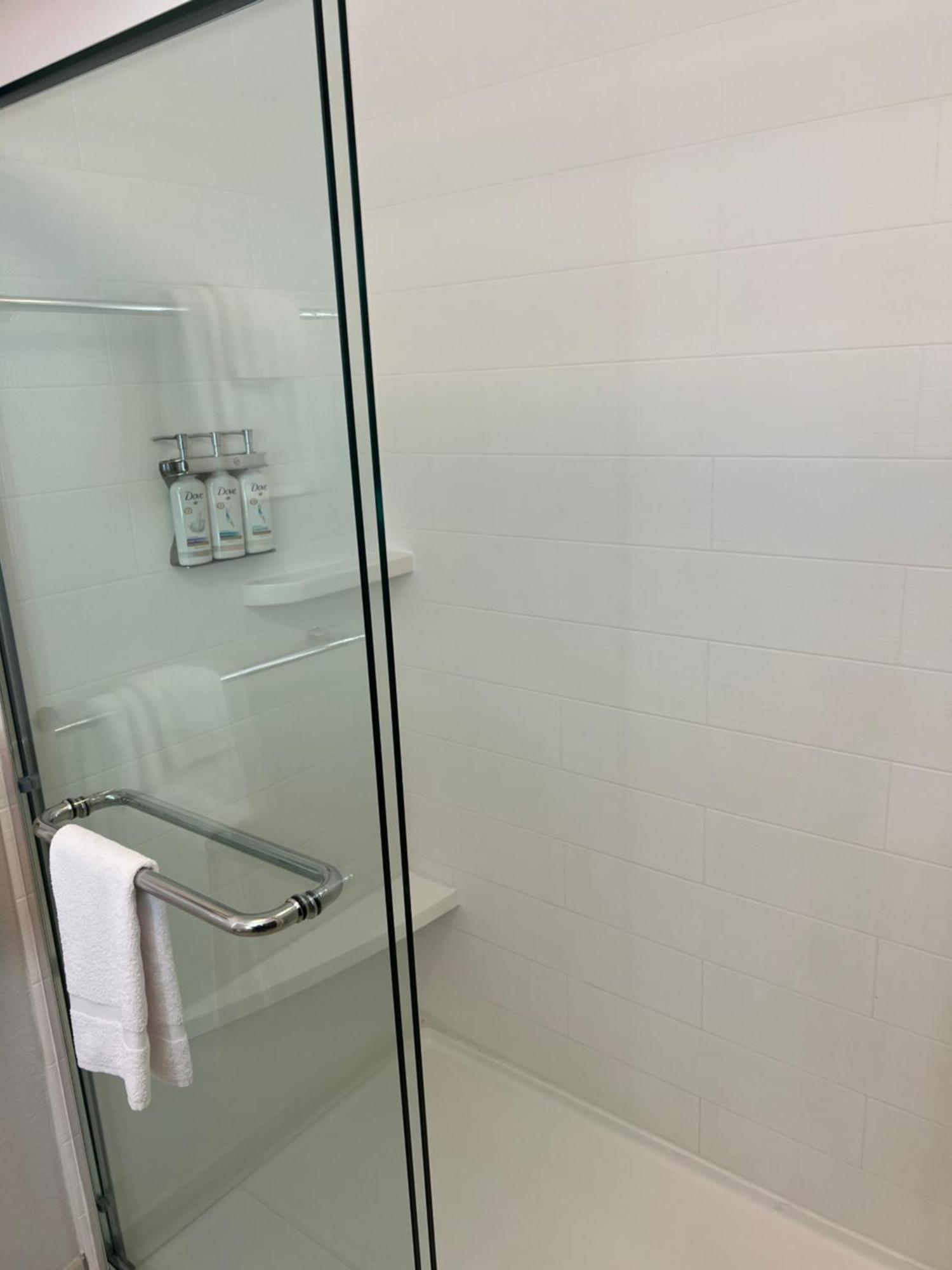 Holiday Inn Express & Suites Mobile - University Area By Ihg Екстер'єр фото
