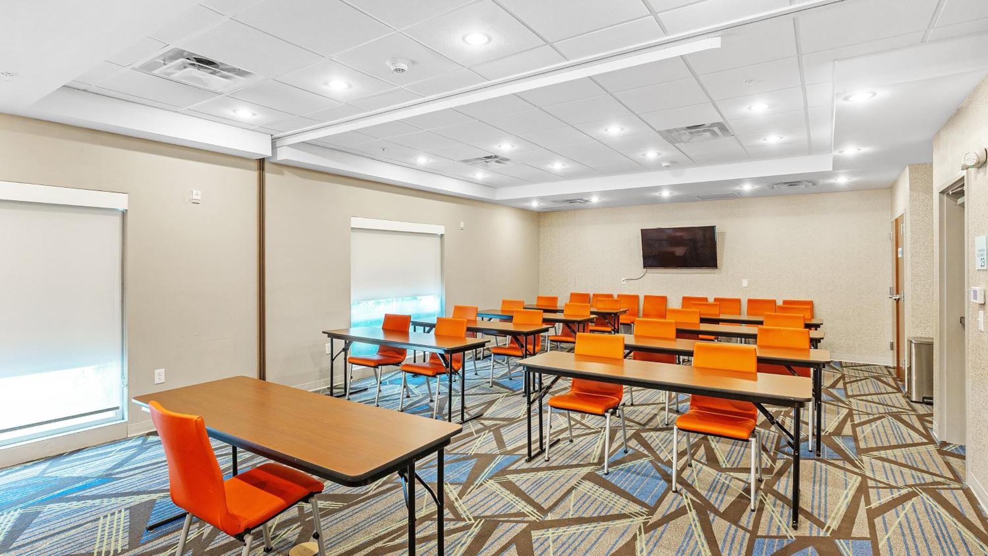 Holiday Inn Express & Suites Mobile - University Area By Ihg Екстер'єр фото