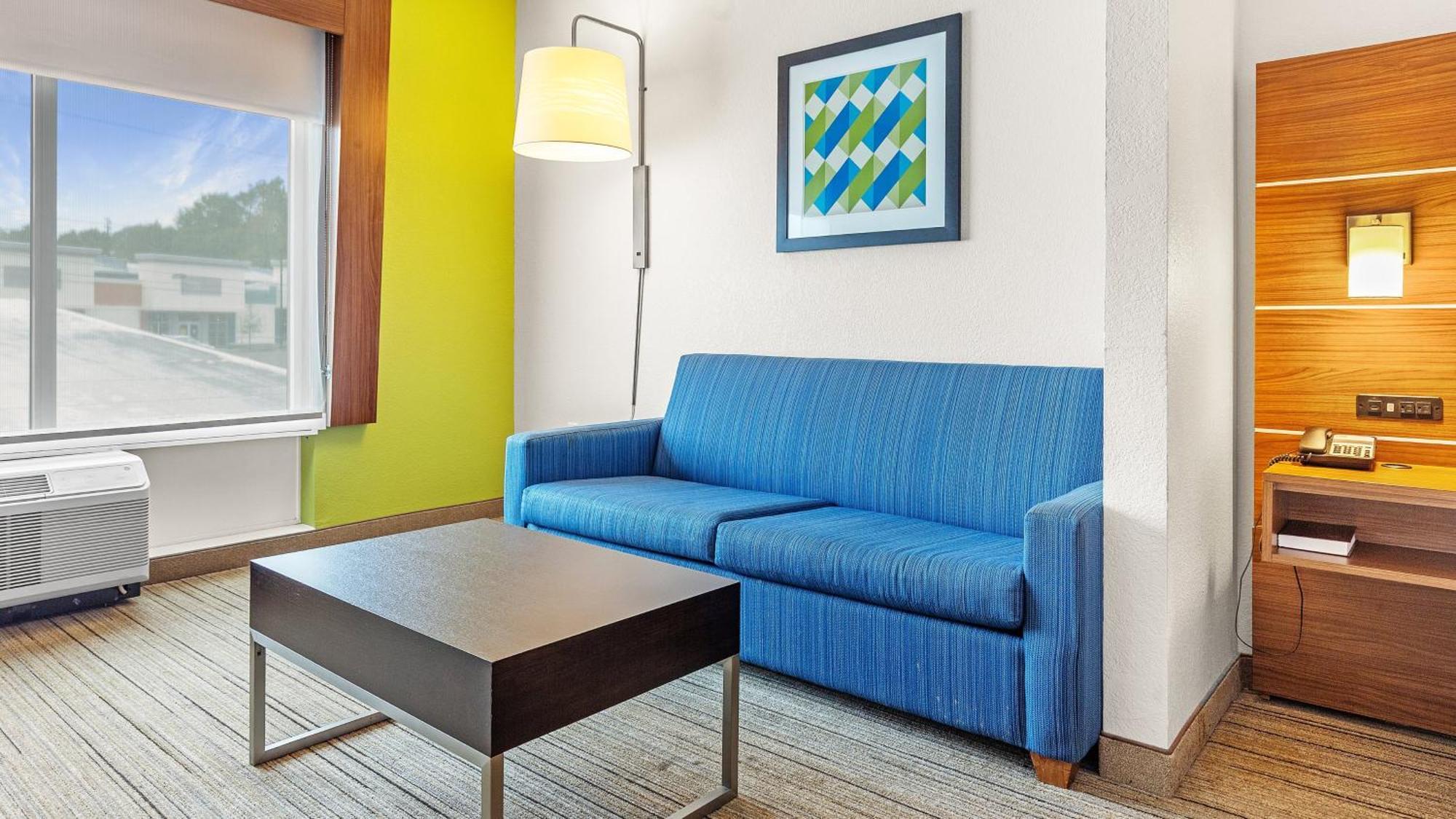 Holiday Inn Express & Suites Mobile - University Area By Ihg Екстер'єр фото