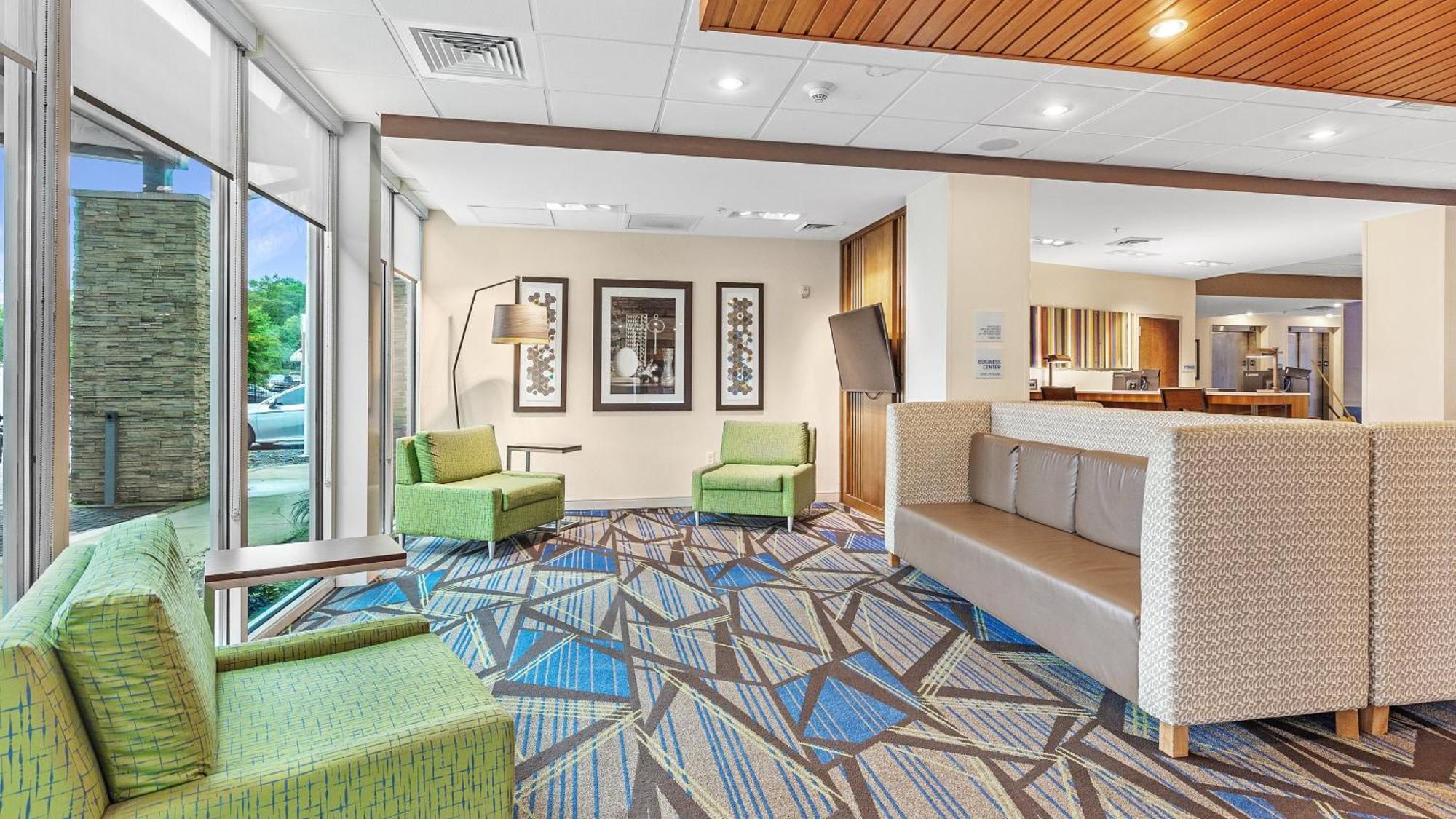 Holiday Inn Express & Suites Mobile - University Area By Ihg Екстер'єр фото