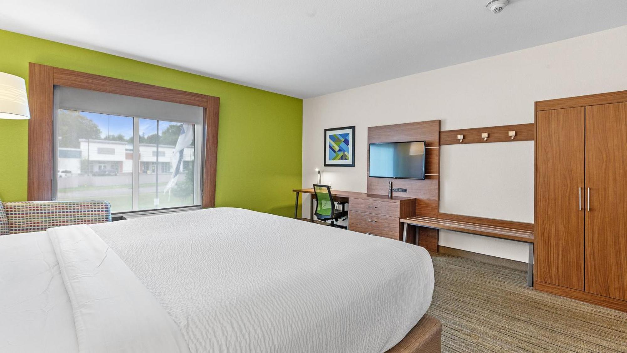 Holiday Inn Express & Suites Mobile - University Area By Ihg Екстер'єр фото