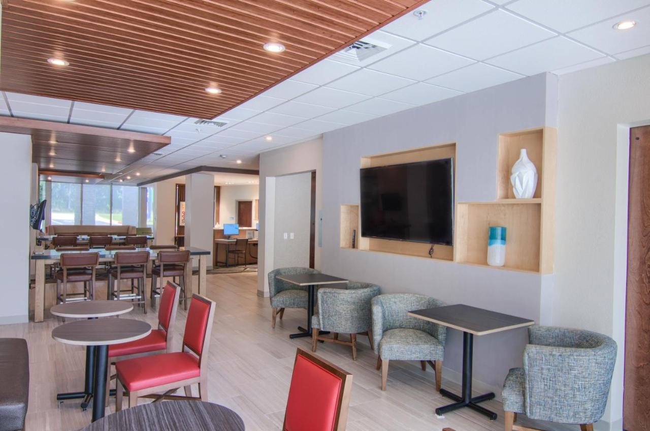 Holiday Inn Express & Suites Mobile - University Area By Ihg Екстер'єр фото