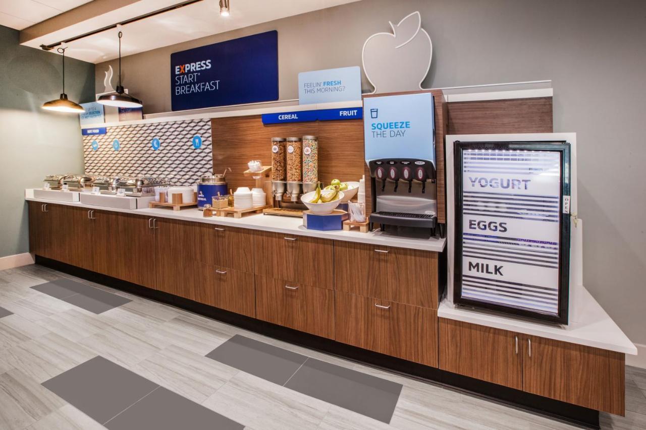 Holiday Inn Express & Suites Mobile - University Area By Ihg Екстер'єр фото