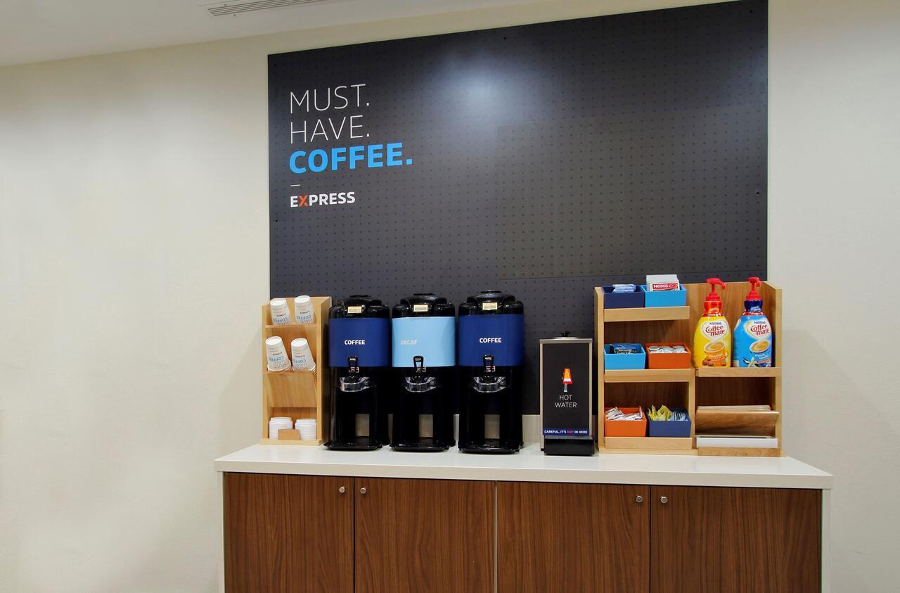 Holiday Inn Express & Suites Mobile - University Area By Ihg Екстер'єр фото
